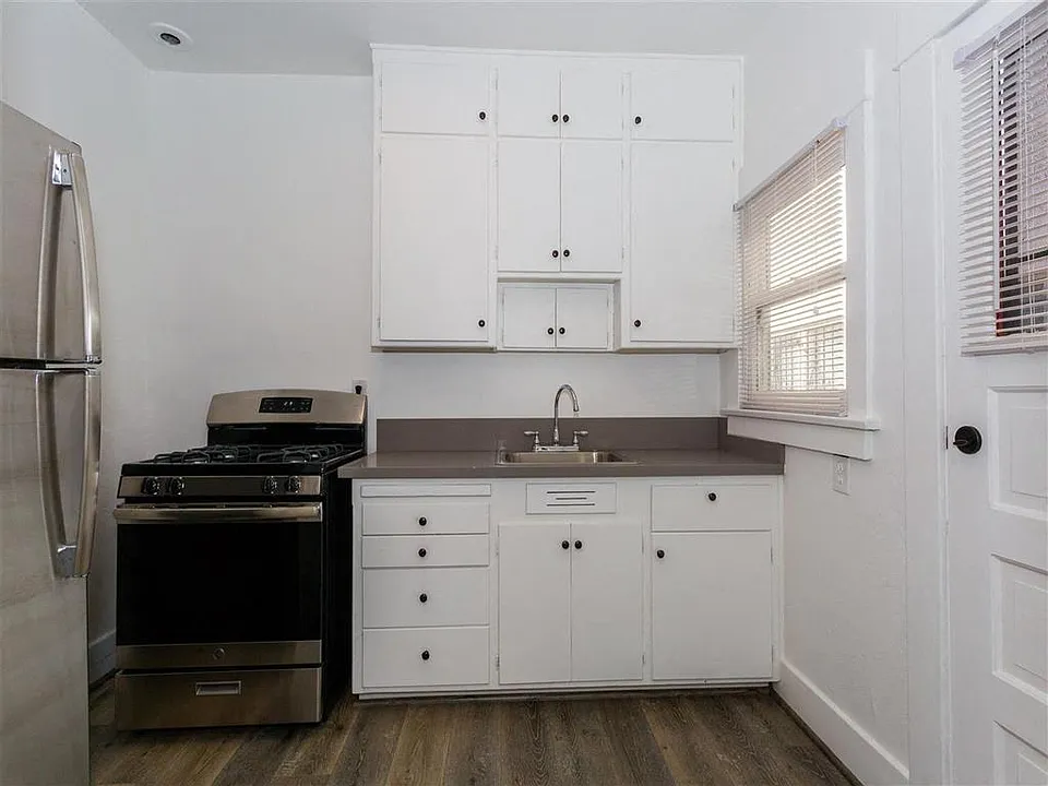727 Locust Ave