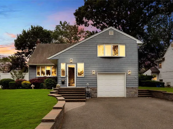 3992 Wolkow Avenue, Seaford, NY 11783