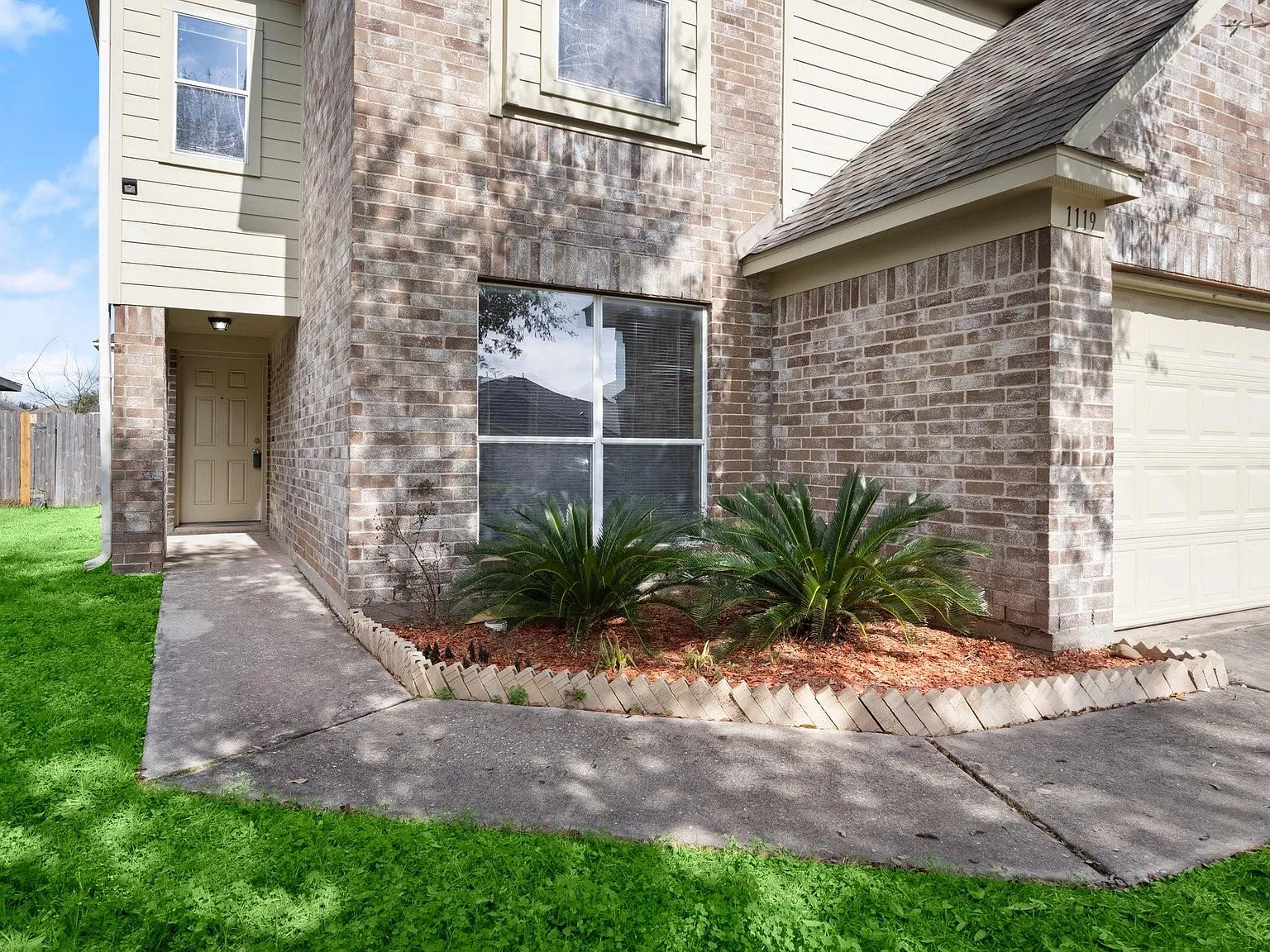 5 bed, 5.0 bath, 2630 sqft, $2,400 — Photo 3
