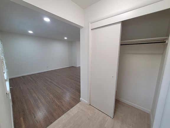 Entry Way & Coat Closet