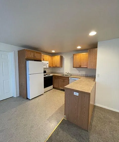 2852 SW Juniper Ave #2852 — Photo 3