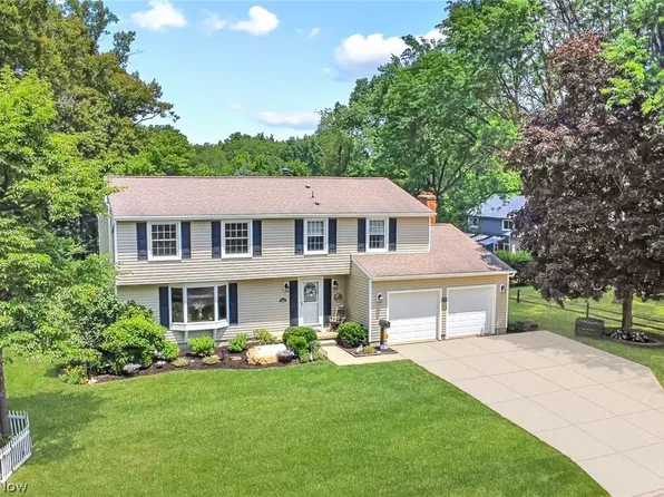 2932 Carters Grove Rd, Cuyahoga Falls, OH 44223