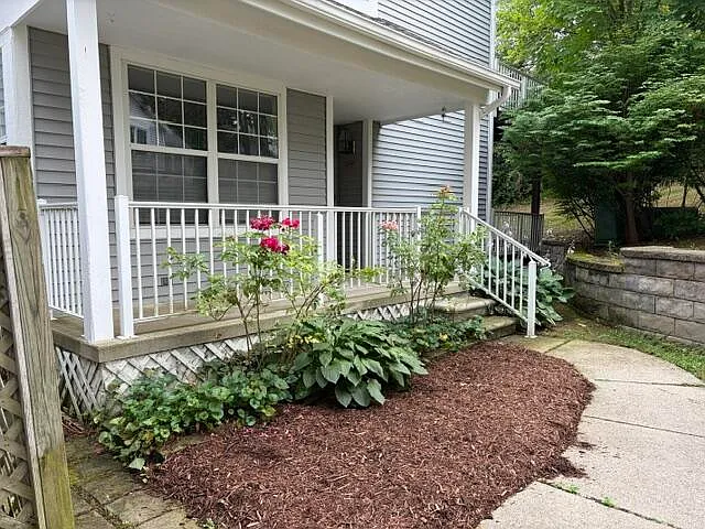 2 bed, 2.0 bath, 1584 sqft, $2,400 — Photo 2