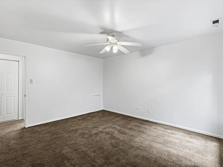 703 Camelback Ct — Photo 21