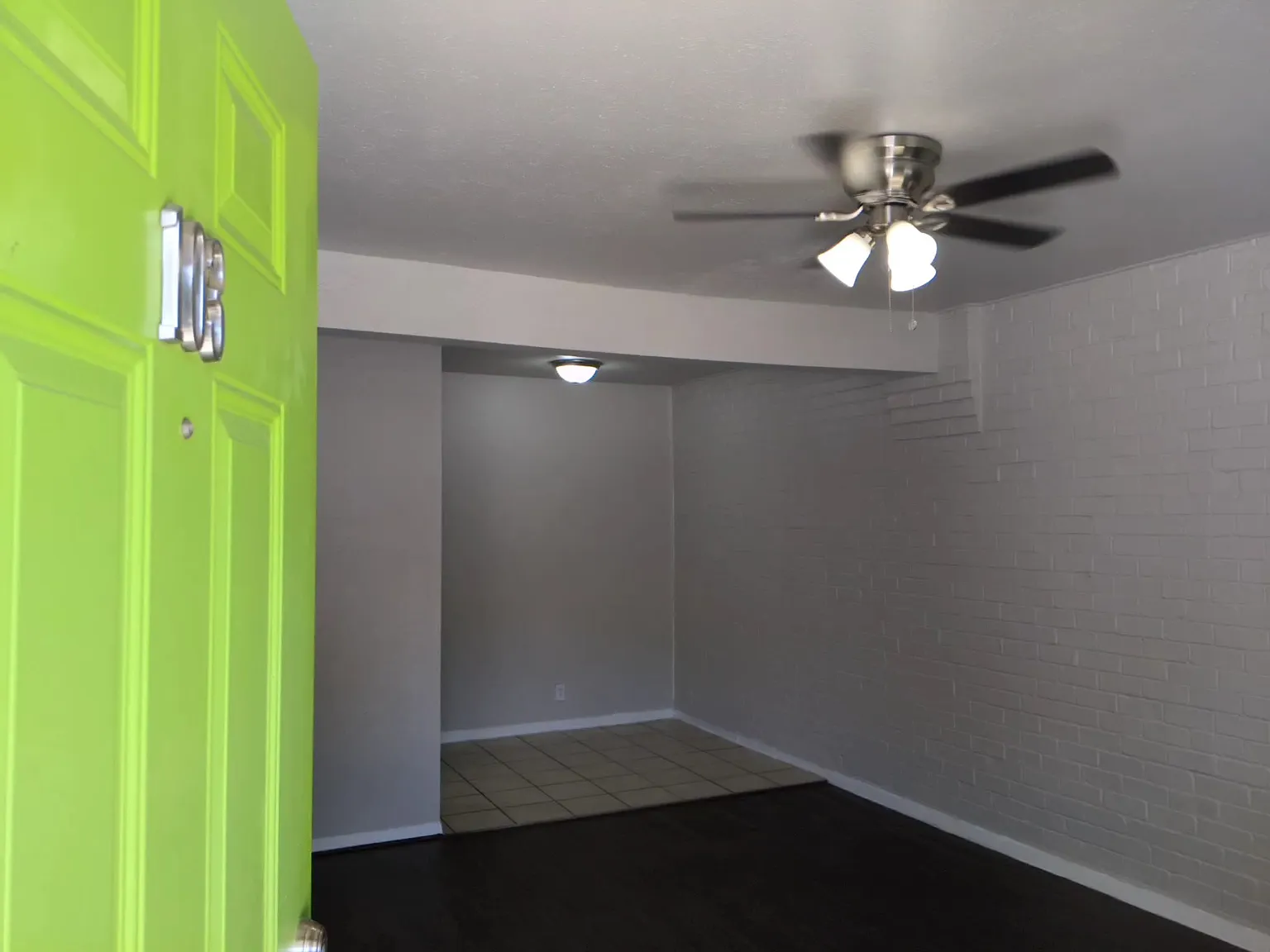 2505 Louise St — Photo 1