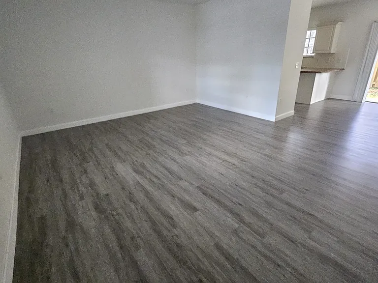 2730 NE 4th St #105 — Photo 4