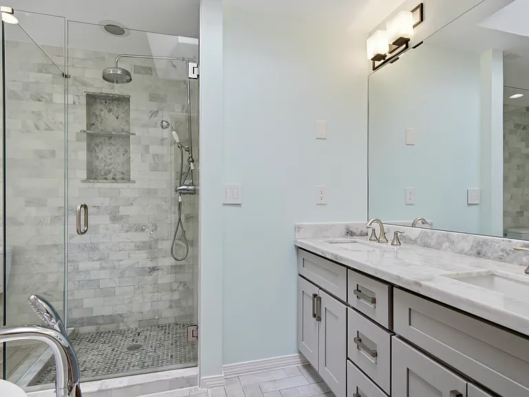 6730 W Mercer Way — Photo 19