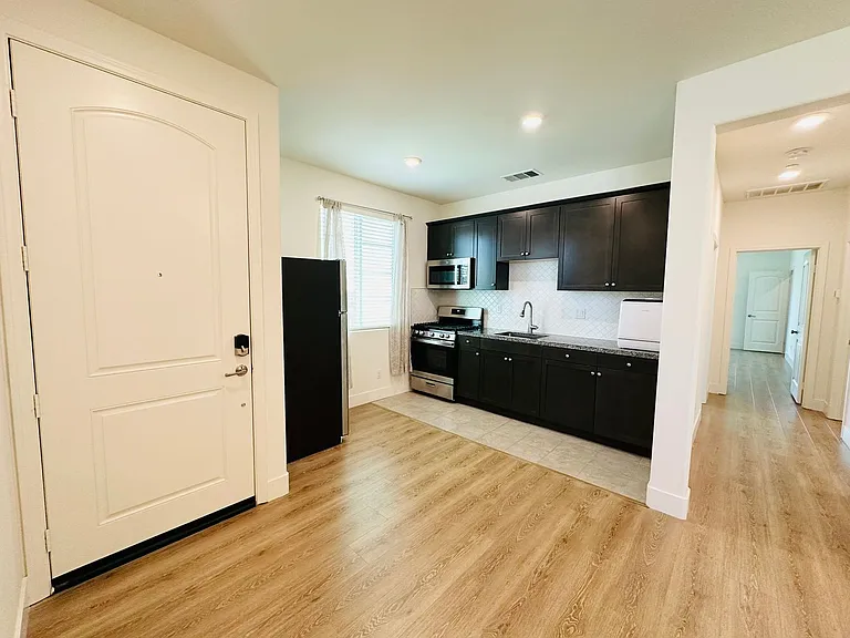10964 Roble St #2 — Photo 7