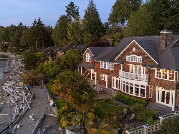 9325 Fauntleroy Way SW, Seattle, WA 98136