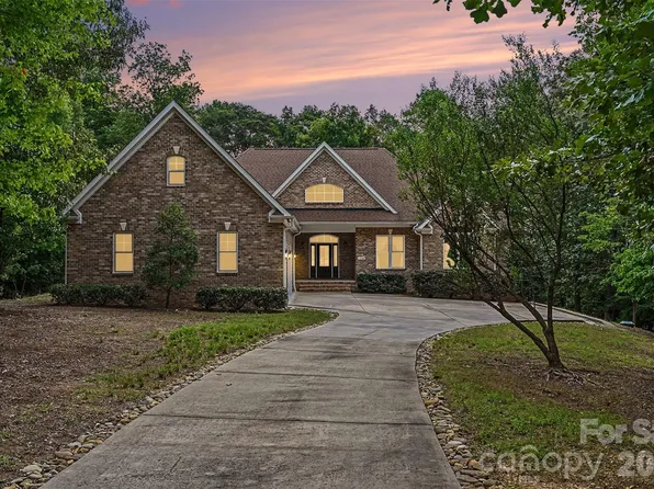 1208 Emerald Bay Dr, Salisbury, NC 28146