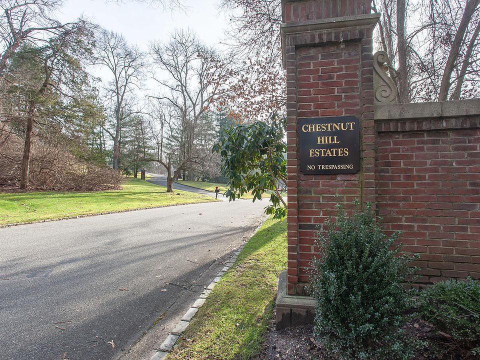 1st image of 19 Chestnut Hill Dr