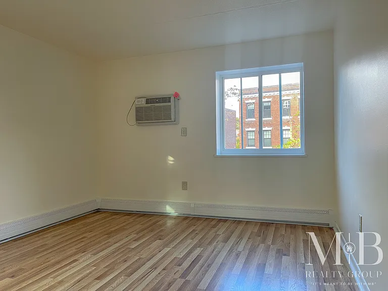 96 Sutherland Rd #12 — Photo 12