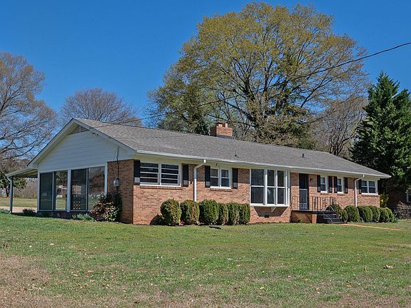 2nd image of 101 Benjamin Ave