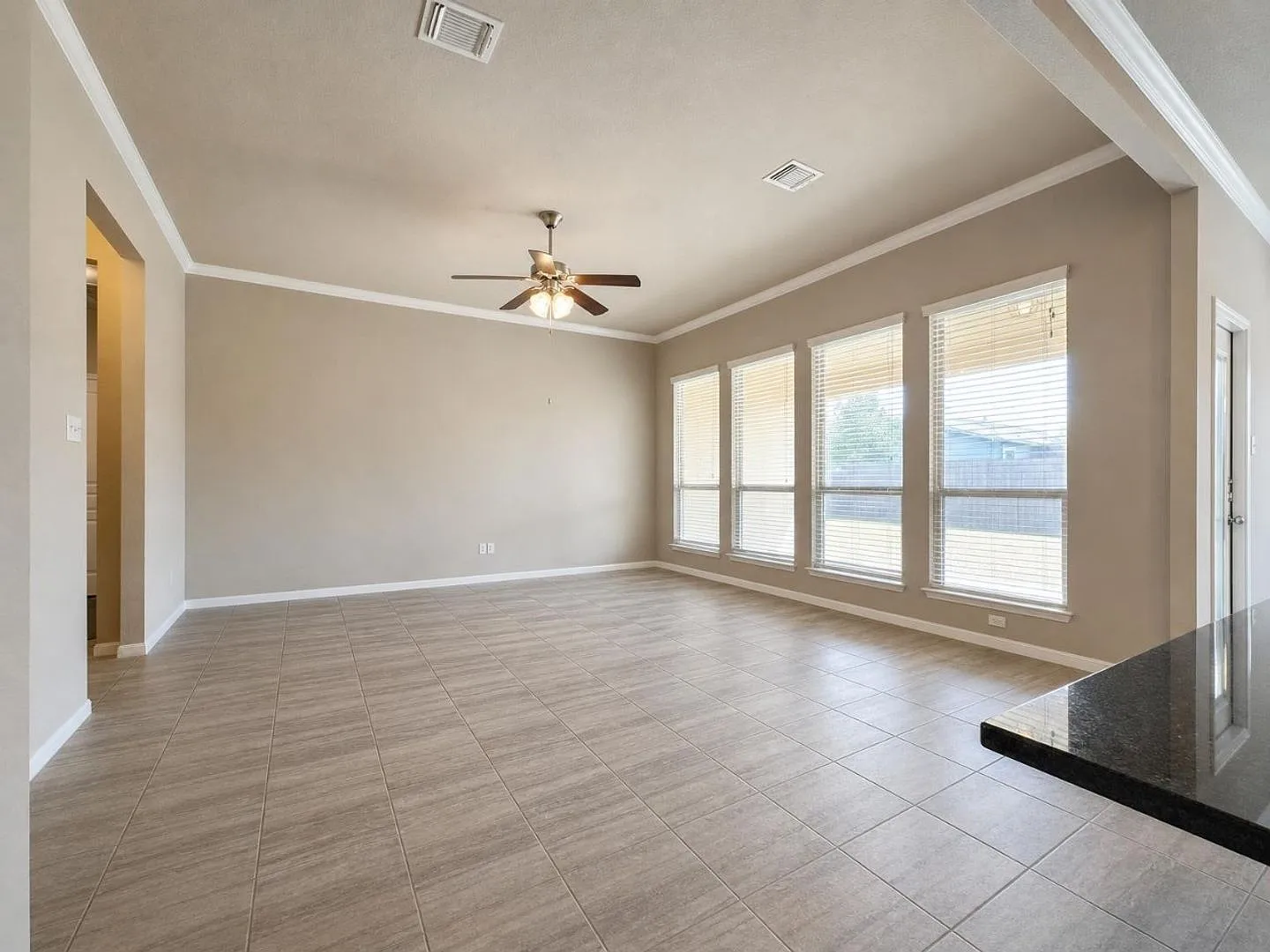 Beautiful 4 Bedroom/2 Bathroom Home in Temple! — Photo 3