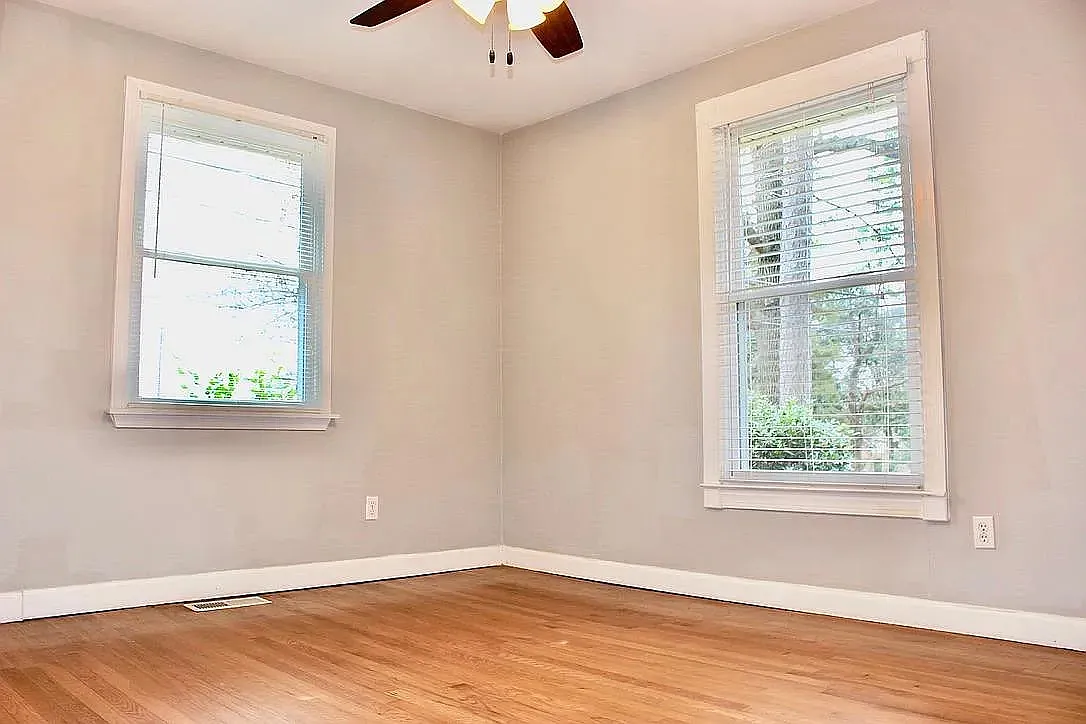 3 bed, 1200 sqft, $2,500 — Photo 4