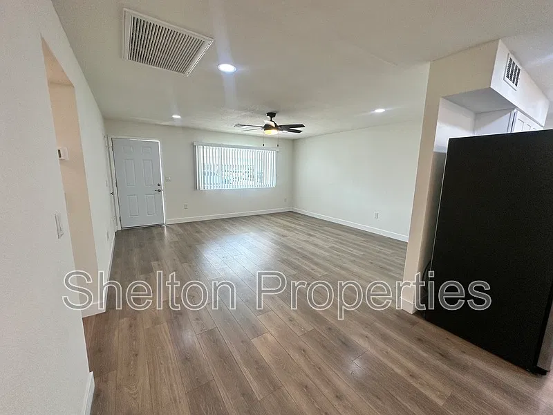 2 bed, 2.0 bath, 995 sqft, $1,750 — Photo 2