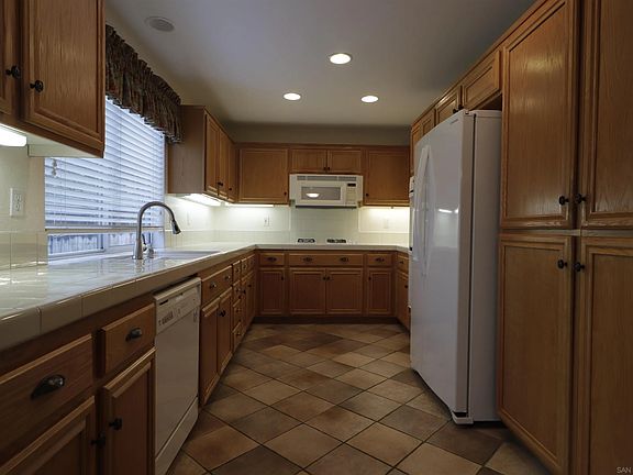 2nd image of 32918 Bonita Mesa St