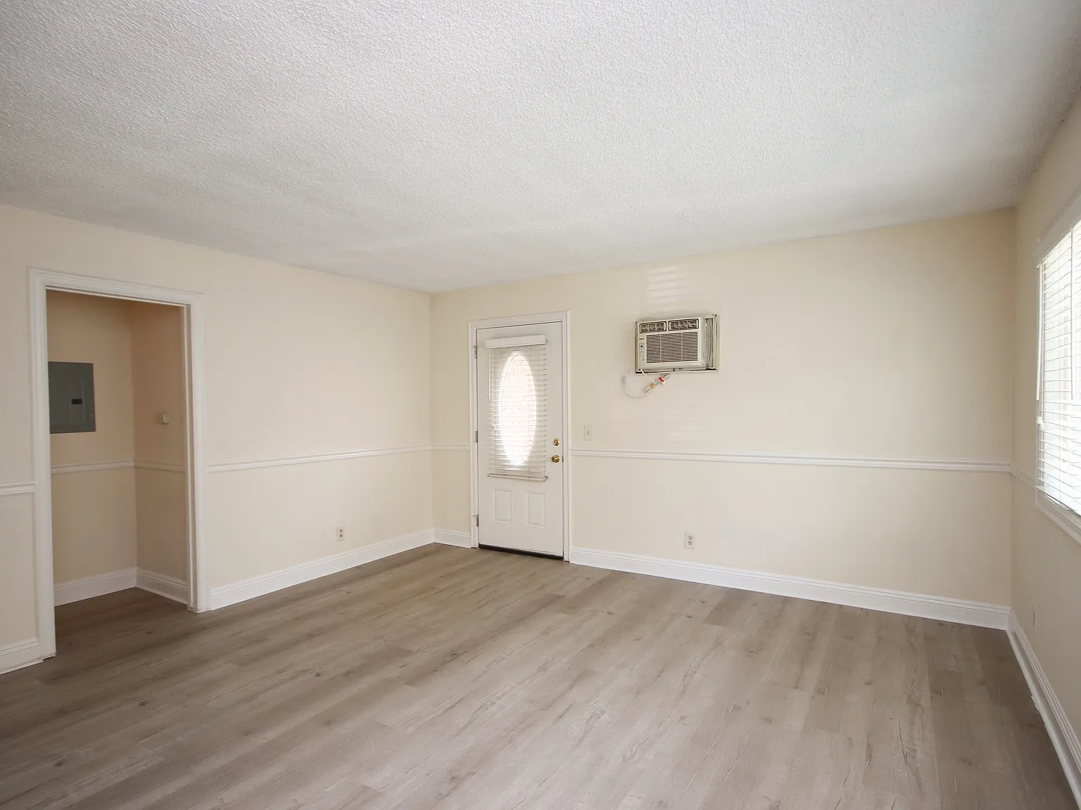 1 bed, 650 sqft, $1,995 — Photo 3