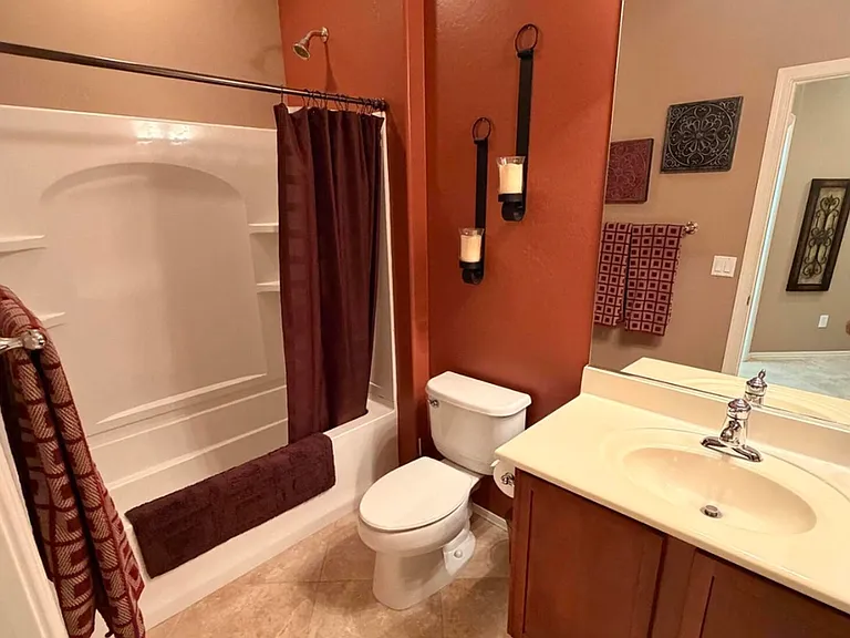 2312 N Hudson Dr — Photo 8