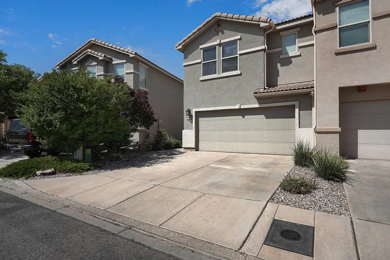 2 bed, 2.5 bath, 1725 sqft, $2,400 — Photo 1