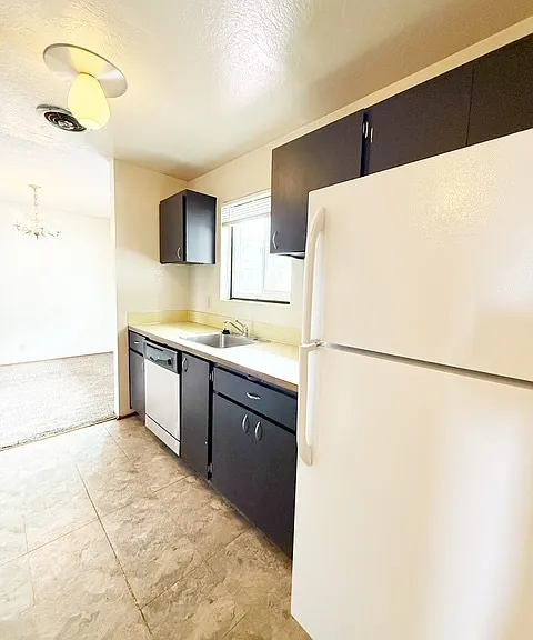 100 N Lafayette Ave — Photo 4