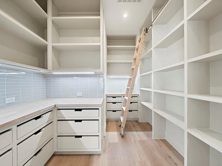 408 Pecore St — Photo 24