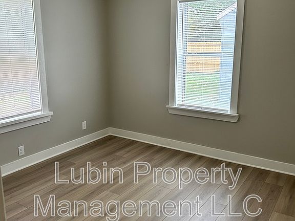 4th image of 2412 Forest Ave