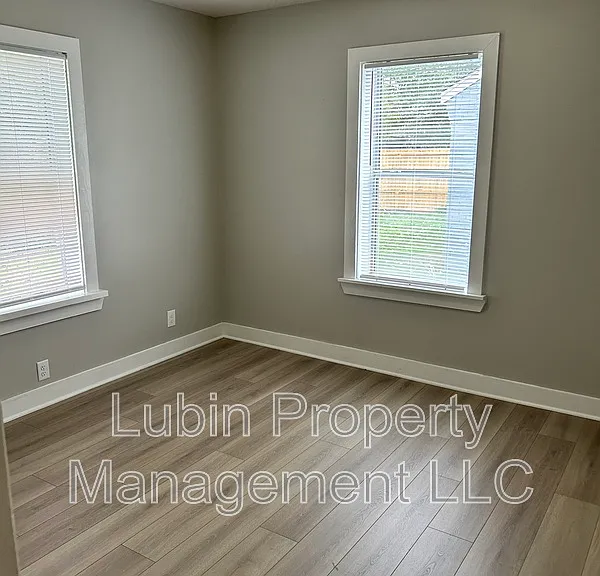 2412 Forest Ave — Photo 4