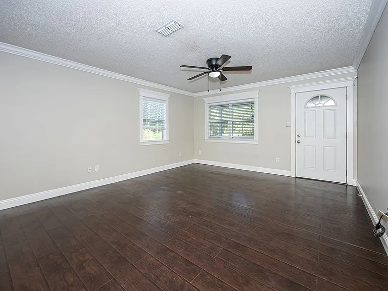 20608 Scarborough Rd — Photo 15