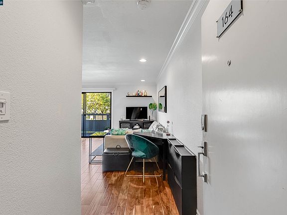 2nd image of 1 Embarcadero W #164