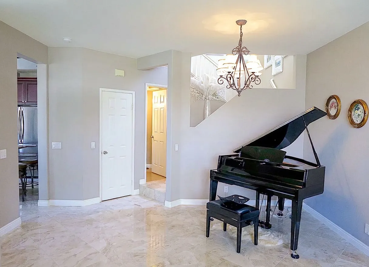 8 Nantucket Lane - 1 — Photo 3