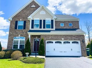 302 Grampion Cir, Coraopolis, PA 15108