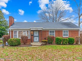 1700 Larkmoor Ln, Watterson Park, KY 40218