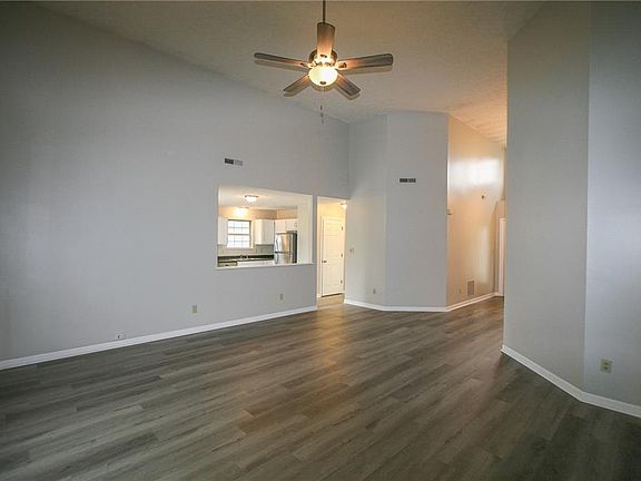 4th image of 334 Old Glory Cir