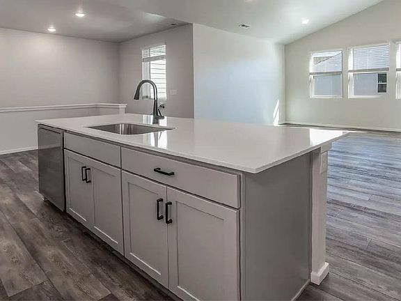 5th image of 563 Vicot Way #C
