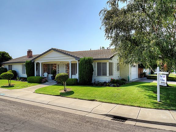3rd image of 9121 Valleyoak Dr