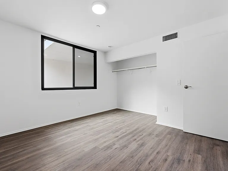 1737 Chalmers St #106E — Photo 21