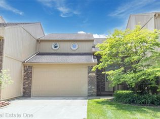 2157 Crystal Dr, Rochester, MI 48309