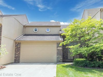 2157 Crystal Dr, Rochester, MI, 48309