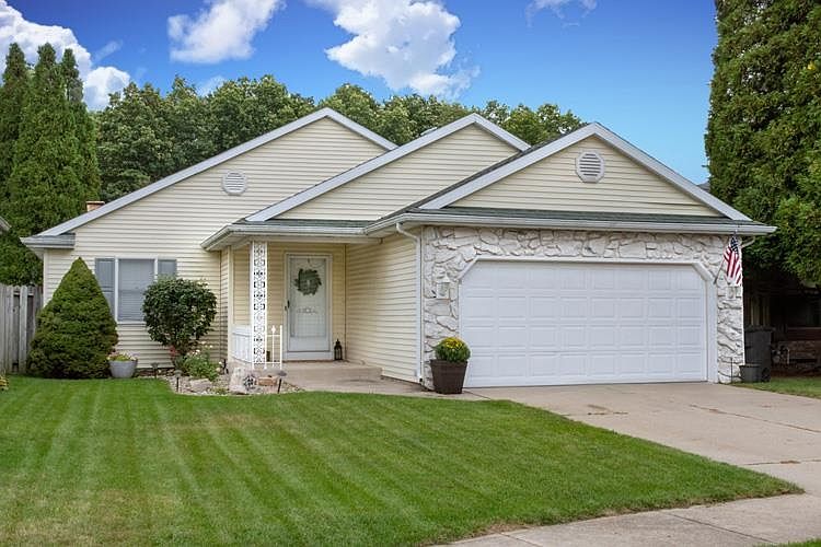 1st image of 8 Cambridge Ct