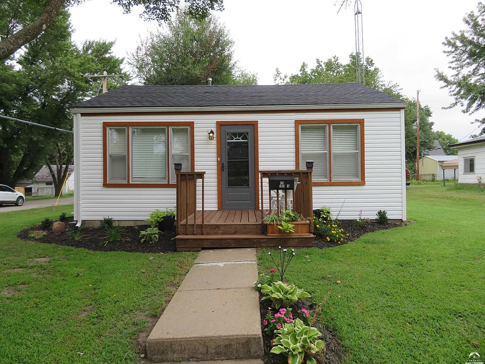 1st image of 301 Oak St