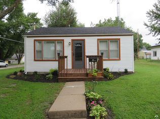 301 Oak St, Valley Falls, KS 66088