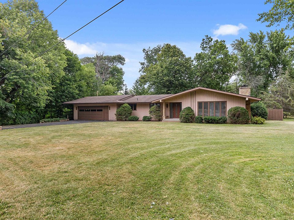 1st image of W6425 Lakeview Ct