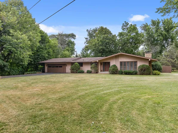 W6425 Lakeview Ct, Menasha, WI 54952