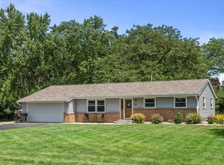 480 Rip Van Winkle Dr, Waukesha, WI 53186