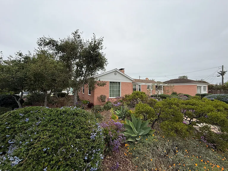 619 W Cypress Ave — Photo 2