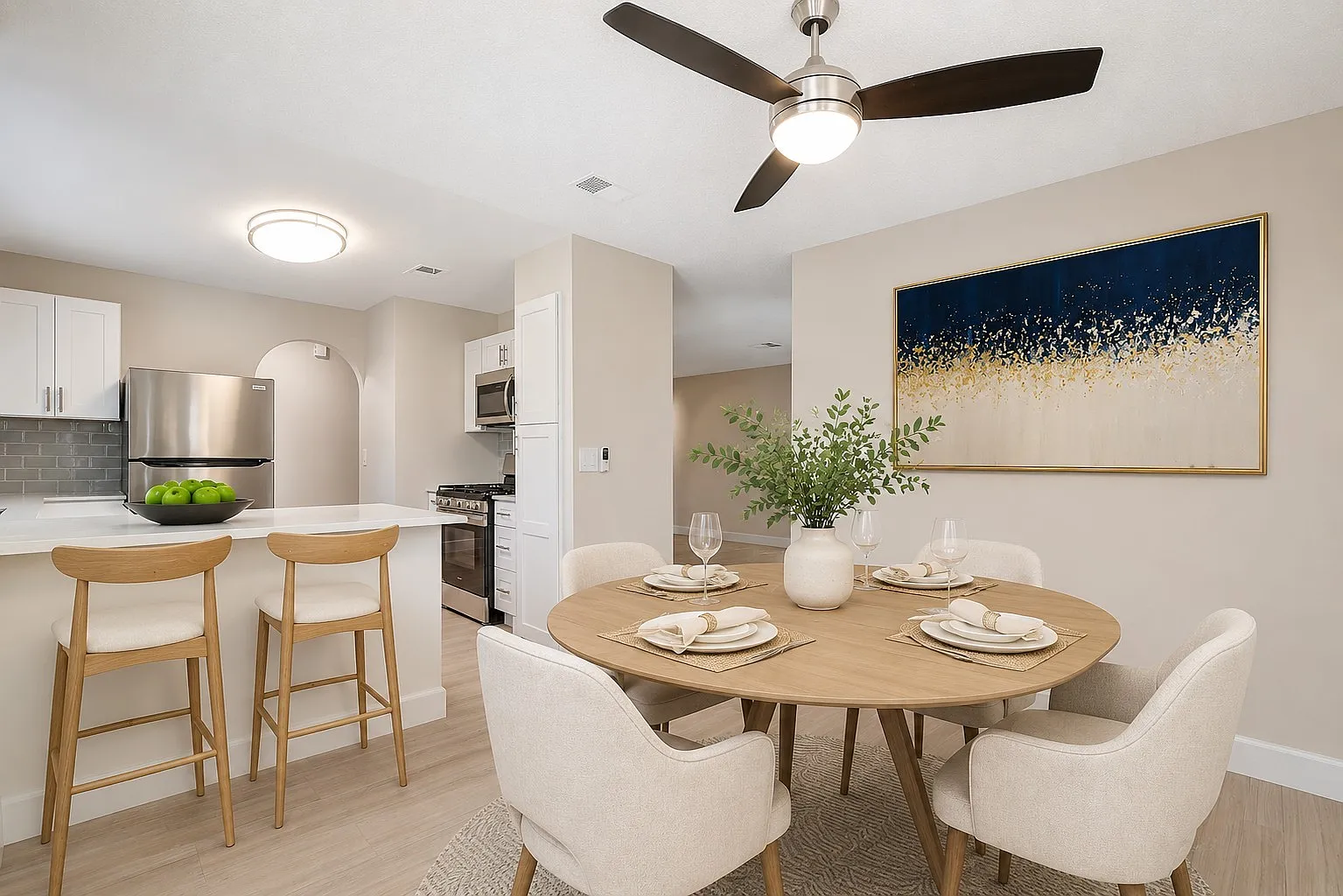 Invitational Apartments — Photo 3