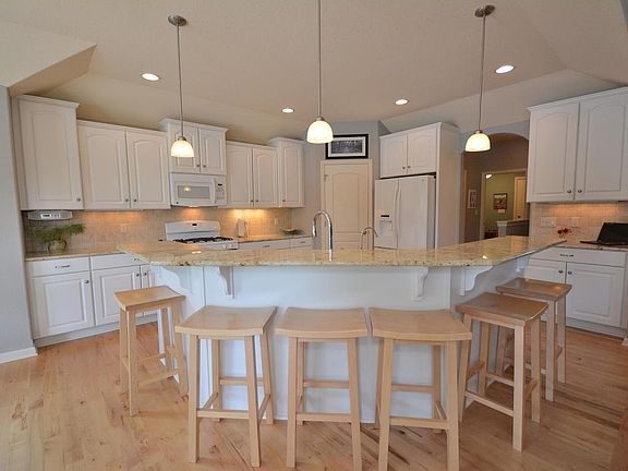 5th image of W356N6684 E Stonewood Dr