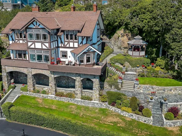 1926 Crescent Rd, Oak Bay, BC V8S 2H1
