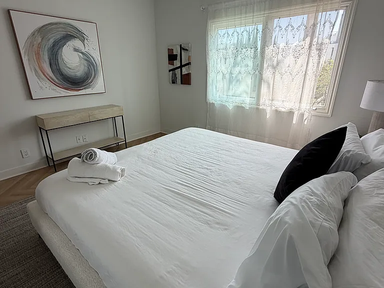435 Arnaz Dr #200 — Photo 17